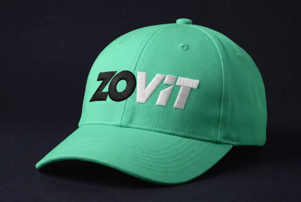 Groene pet met Zovit logo.