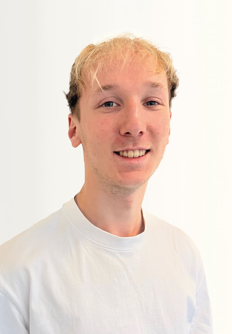 Portret van junior grafisch ontwerper bij Loeks.